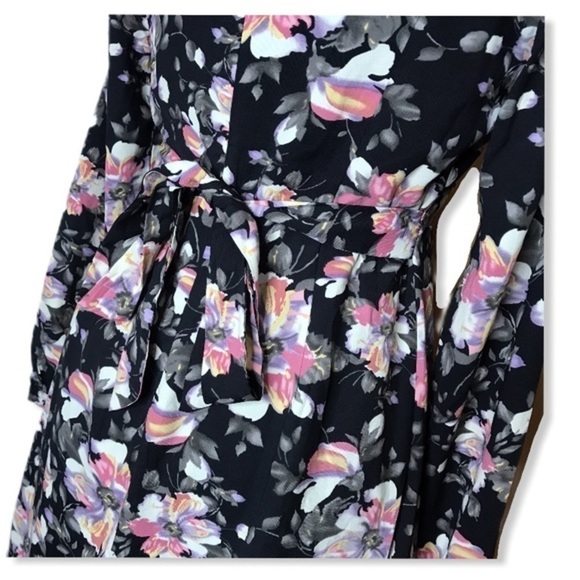 Forever 21 Contemporary Floral Faux Wrap Dress - Picture 5 of 7